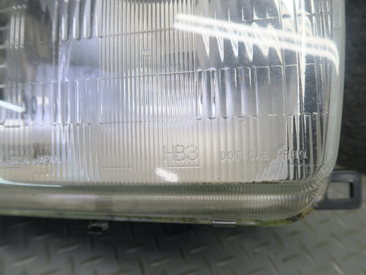 1991-1993 Toyota Land Cruiser FJ80 Front Right Headlight Lamp