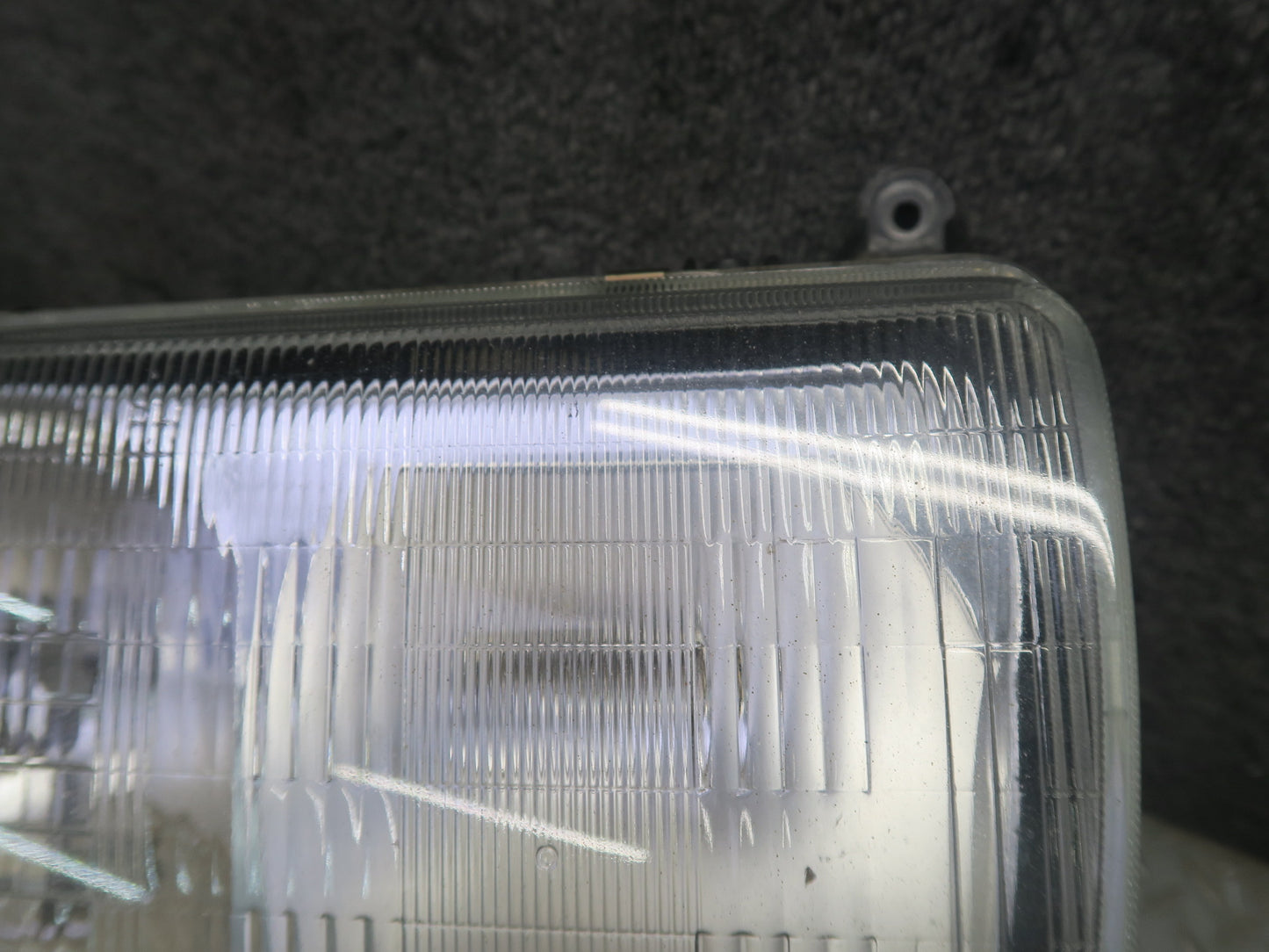 1991-1993 Toyota Land Cruiser FJ80 Front Right Headlight Lamp