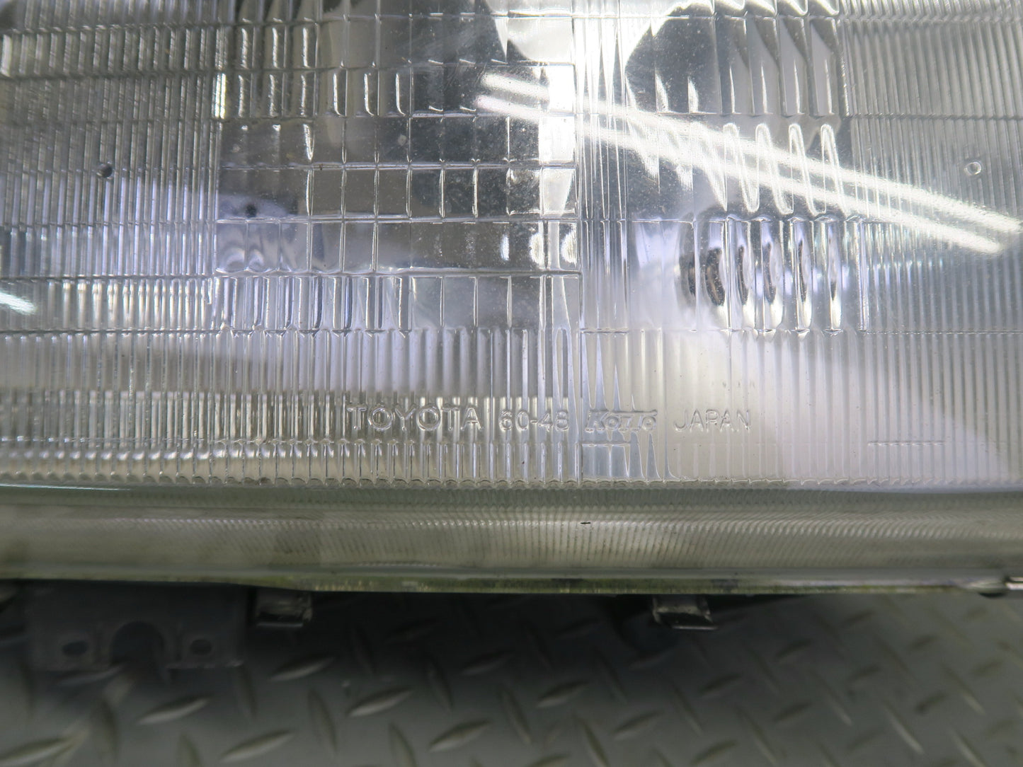 1991-1993 Toyota Land Cruiser FJ80 Front Right Headlight Lamp