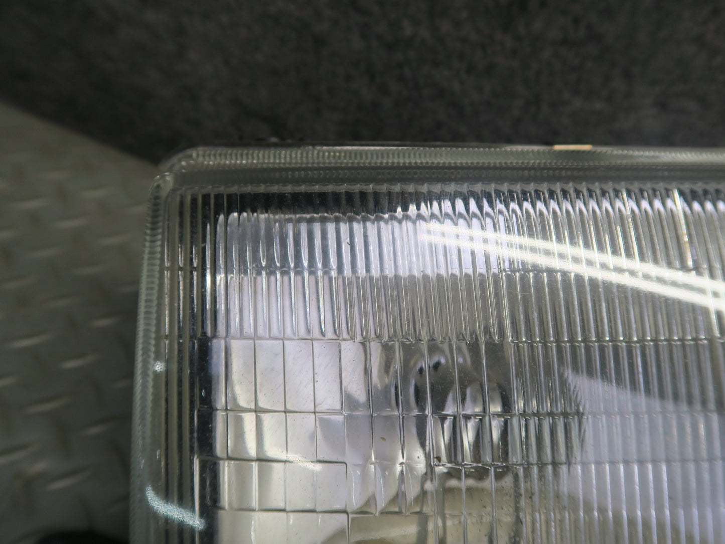 1991-1993 Toyota Land Cruiser FJ80 Front Right Headlight Lamp