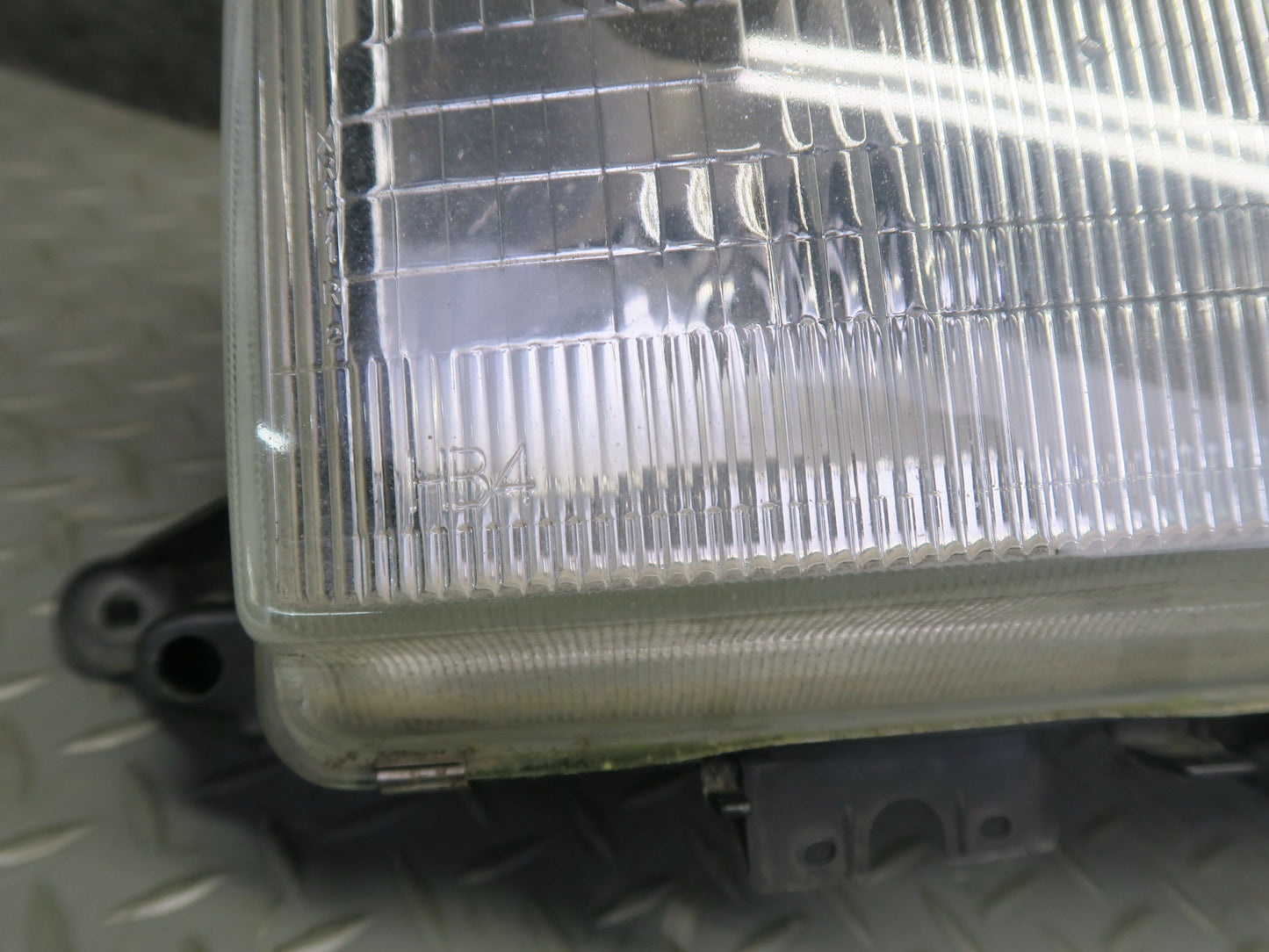 1991-1993 Toyota Land Cruiser FJ80 Front Right Headlight Lamp