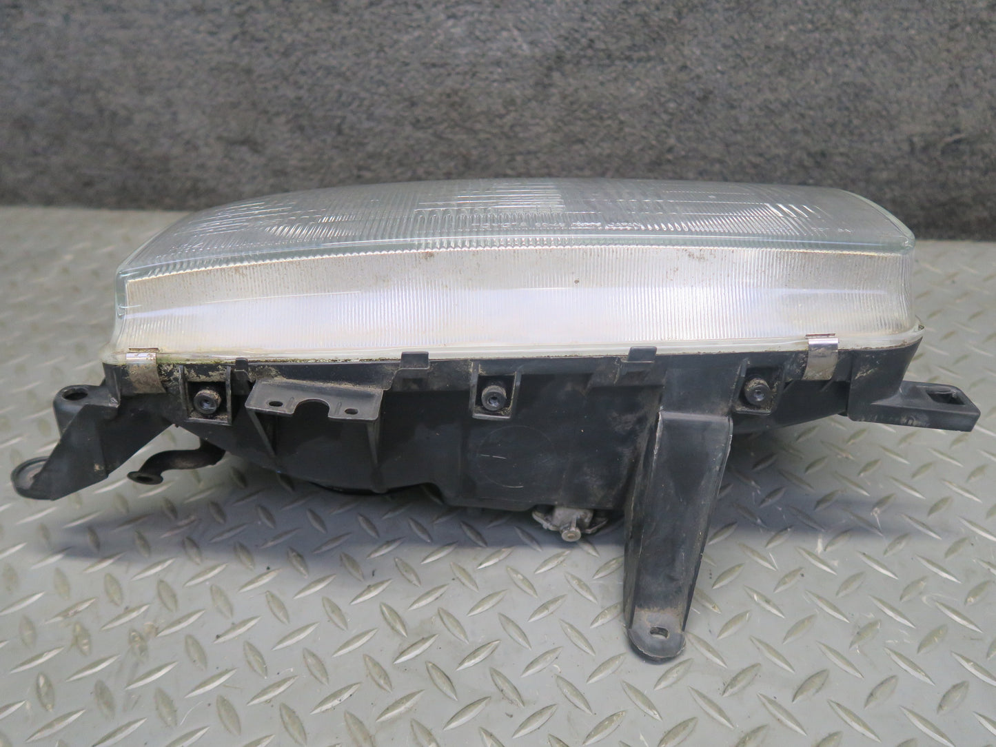 1991-1993 Toyota Land Cruiser FJ80 Front Right Headlight Lamp