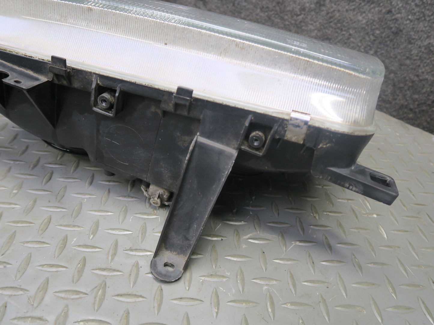1991-1993 Toyota Land Cruiser FJ80 Front Right Headlight Lamp