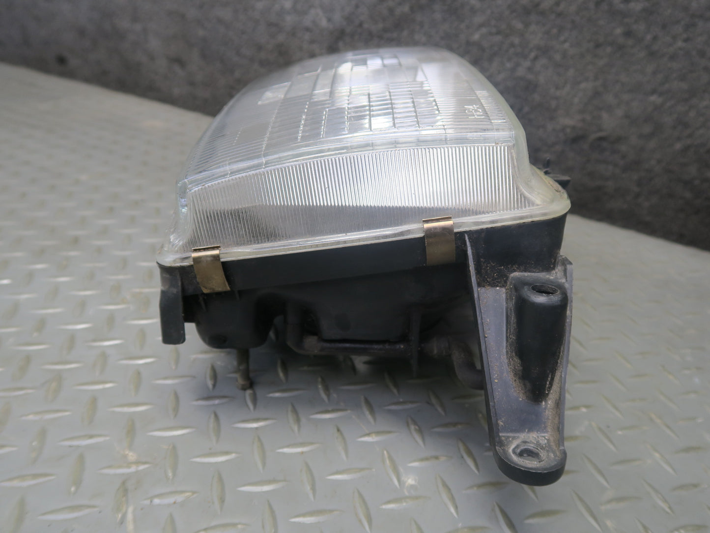 1991-1993 Toyota Land Cruiser FJ80 Front Right Headlight Lamp