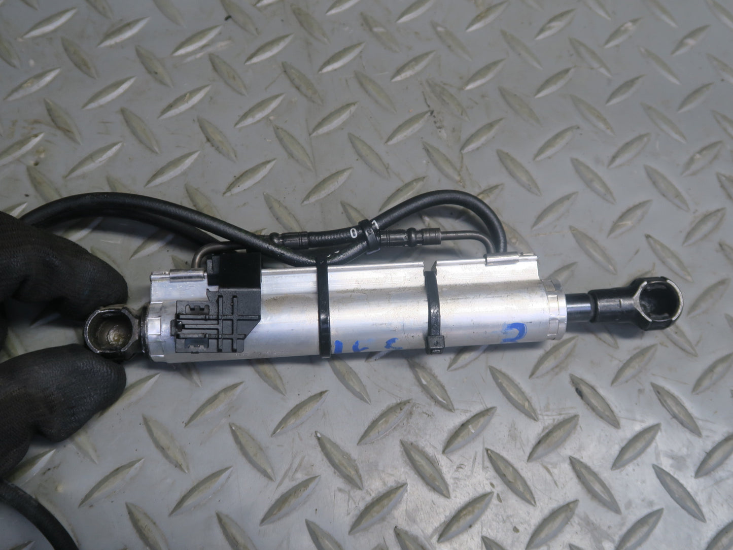 2012-2018 BMW F12 M6 Convertible TOP Roof Hydraulic Shock Cylinder Hose Line Set