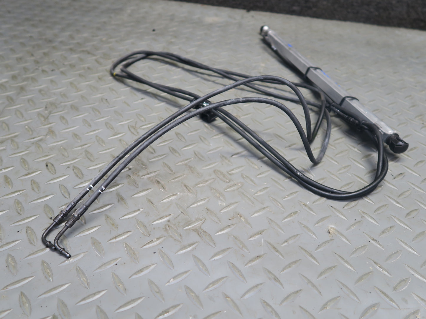 2012-2018 BMW F12 M6 Convertible TOP Roof Hydraulic Shock Cylinder Hose Line Set