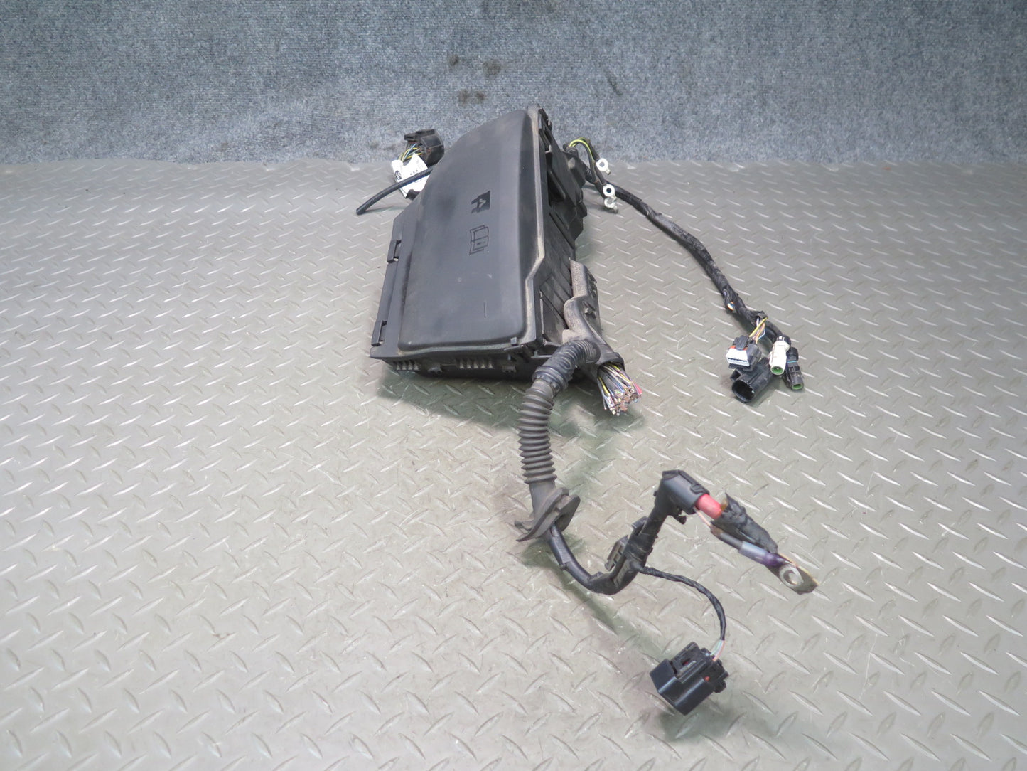 2012-2015 Range Rover Evoque L538 Engine Bay Fuse Relay Box Module