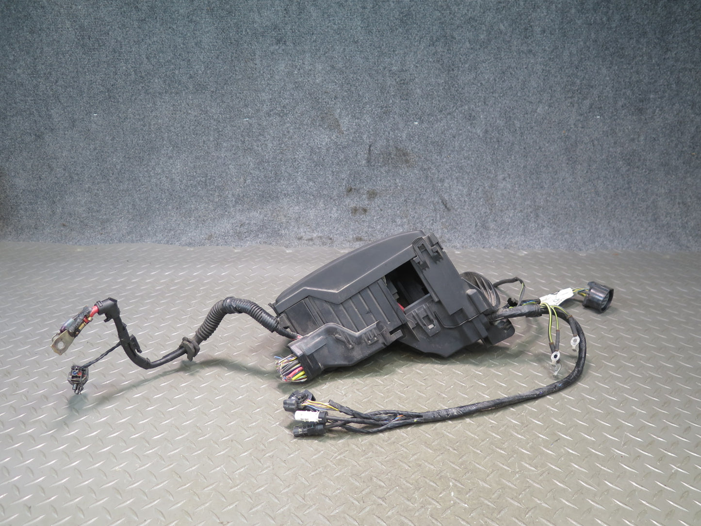 2012-2015 Range Rover Evoque L538 Engine Bay Fuse Relay Box Module