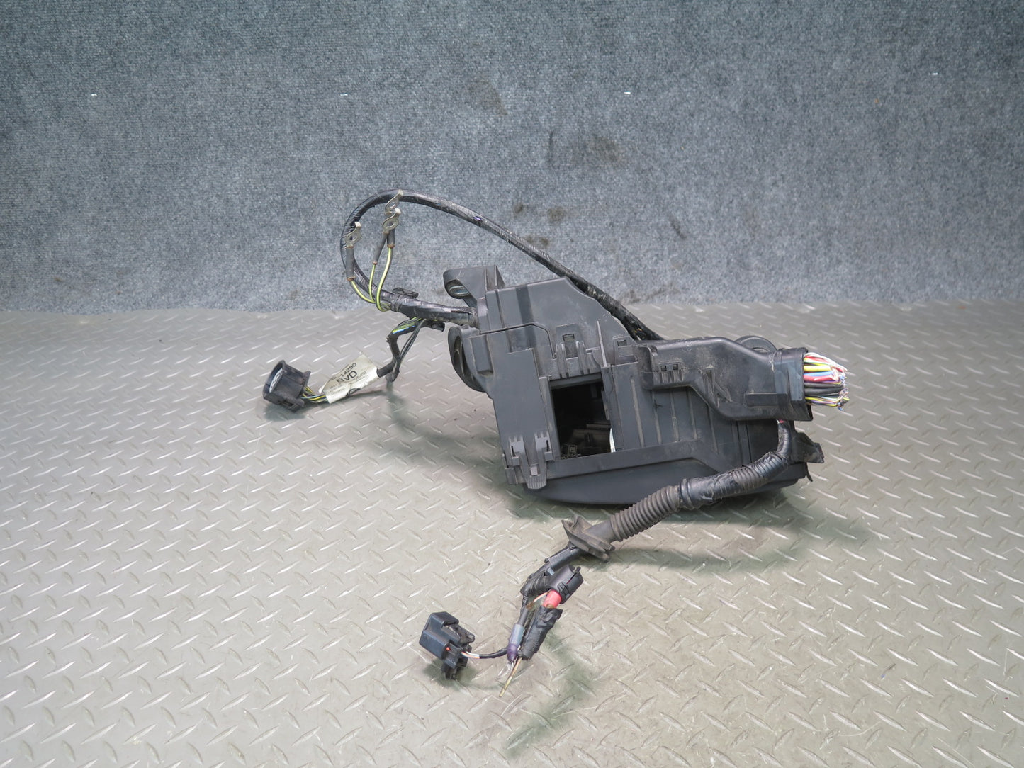2012-2015 Range Rover Evoque L538 Engine Bay Fuse Relay Box Module