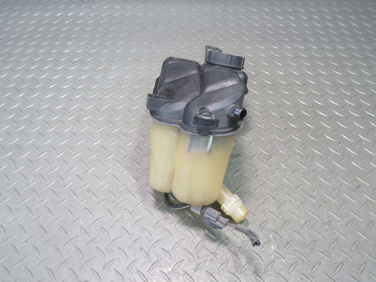 2012-2019 Range Rover Evoque L538 Engine Expansion Overflow Reservoir Tank