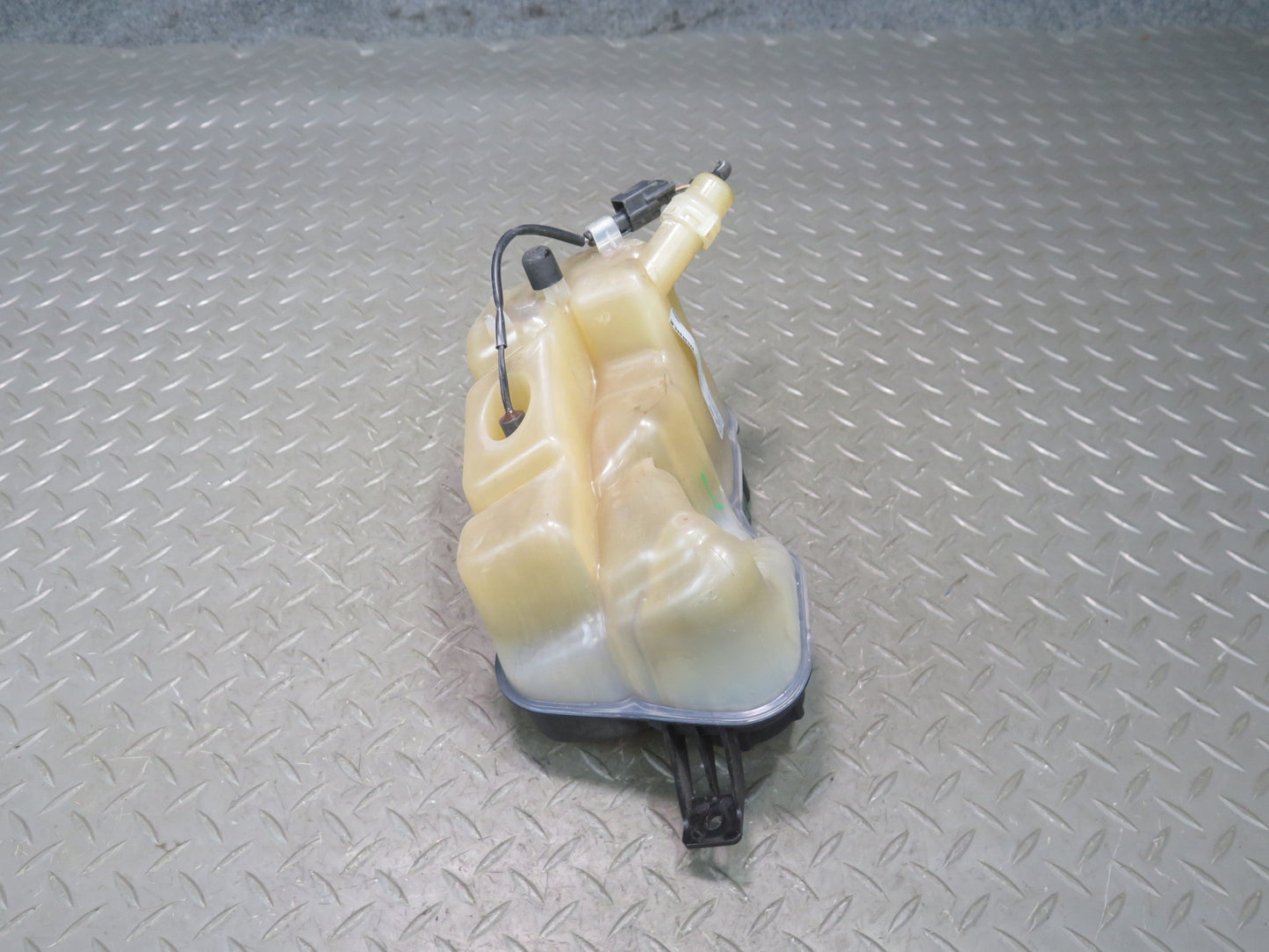 2012-2019 Range Rover Evoque L538 Engine Expansion Overflow Reservoir Tank