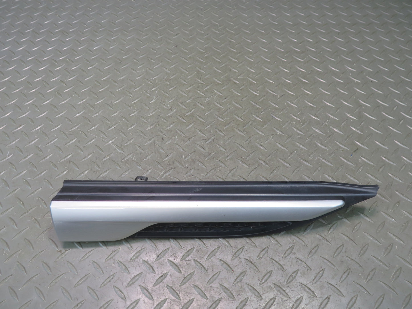 2012-2019 Range Rover Evoque L538 Front Right Fender Air Vent Grille Molding