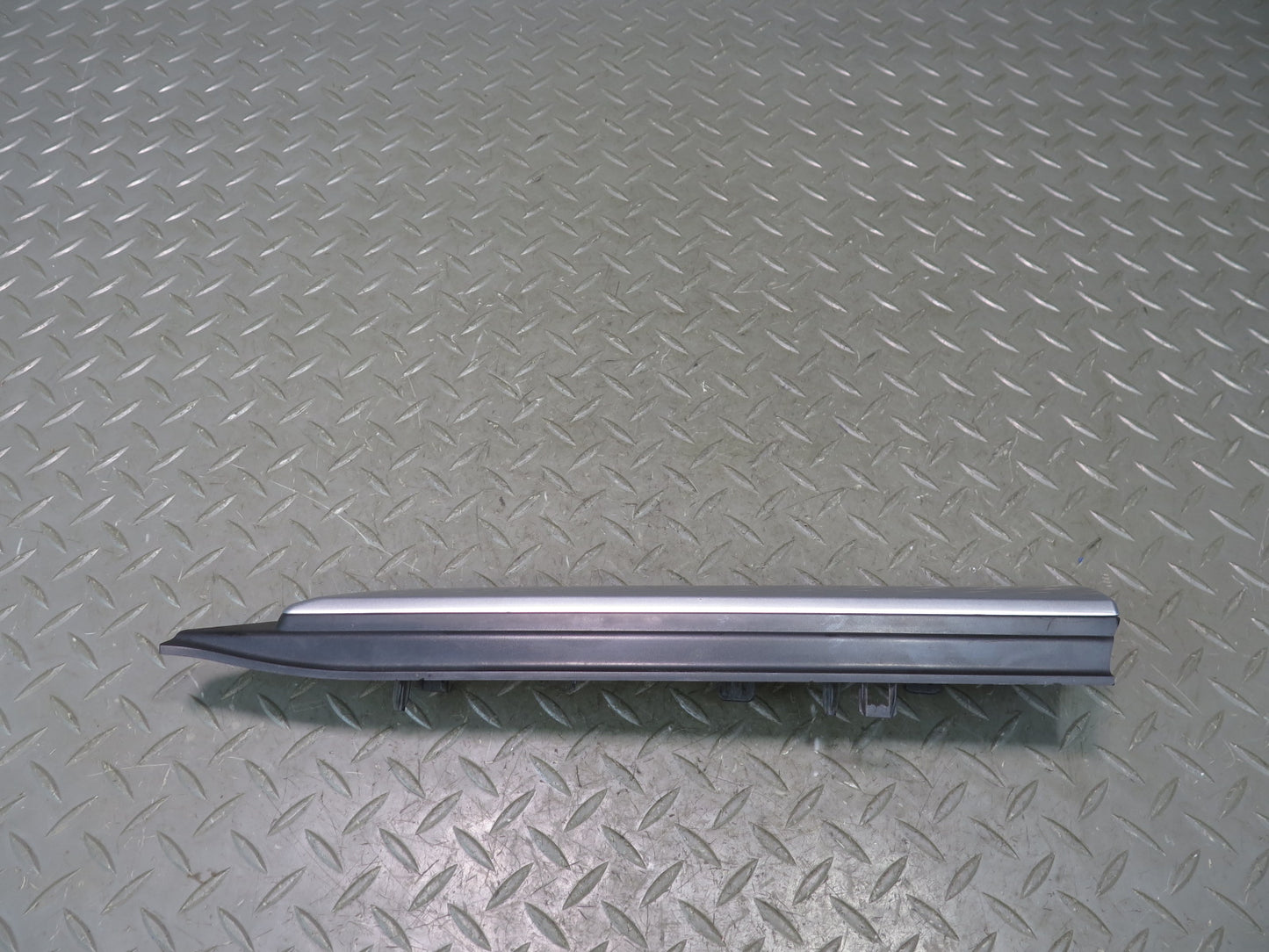 2012-2019 Range Rover Evoque L538 Front Right Fender Air Vent Grille Molding