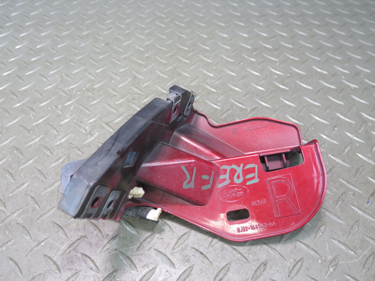 2012-2019 Range Rover Evoque L538 Front Right Fender Support Mount Bracket