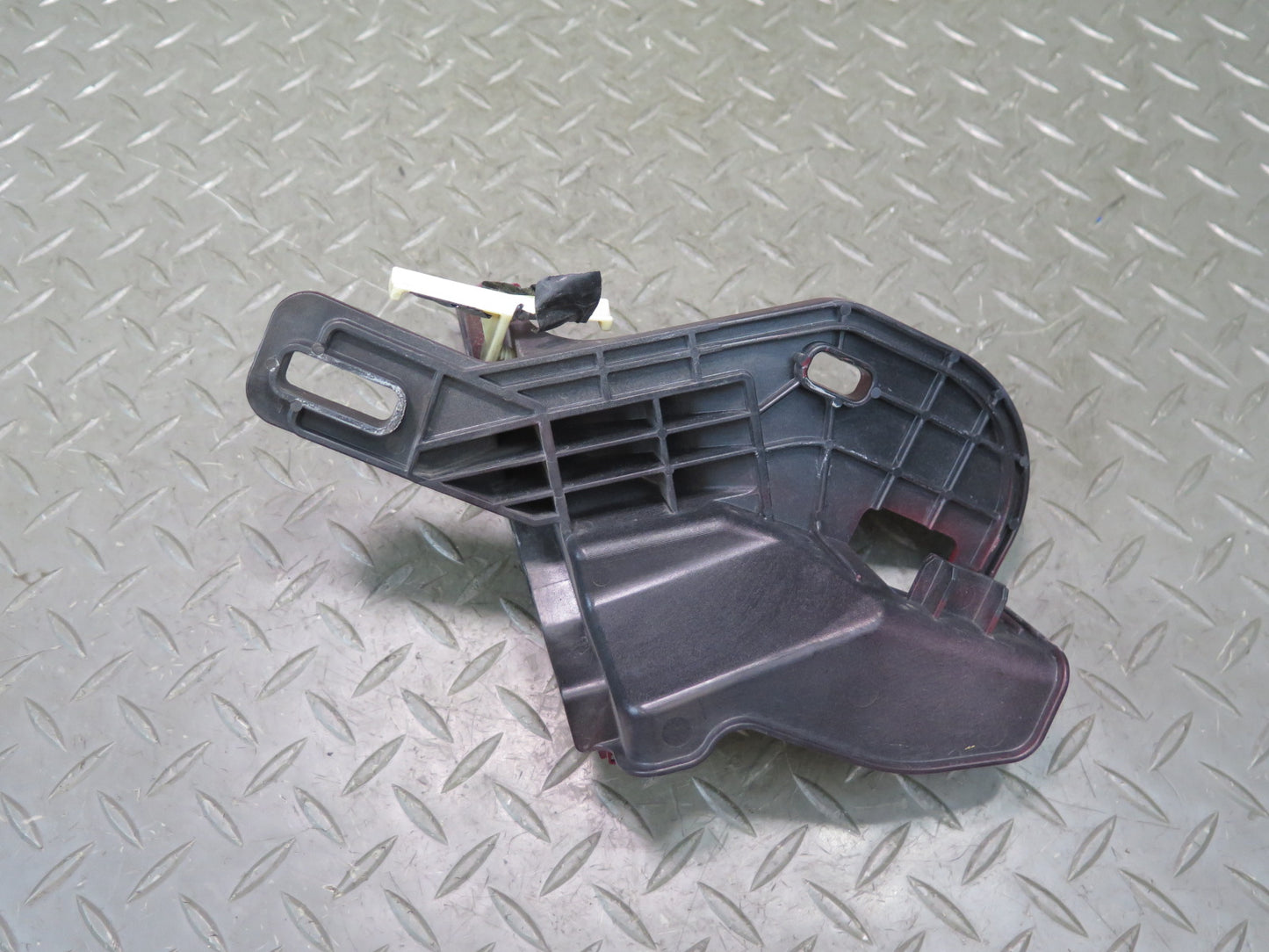 2012-2019 Range Rover Evoque L538 Front Right Fender Support Mount Bracket