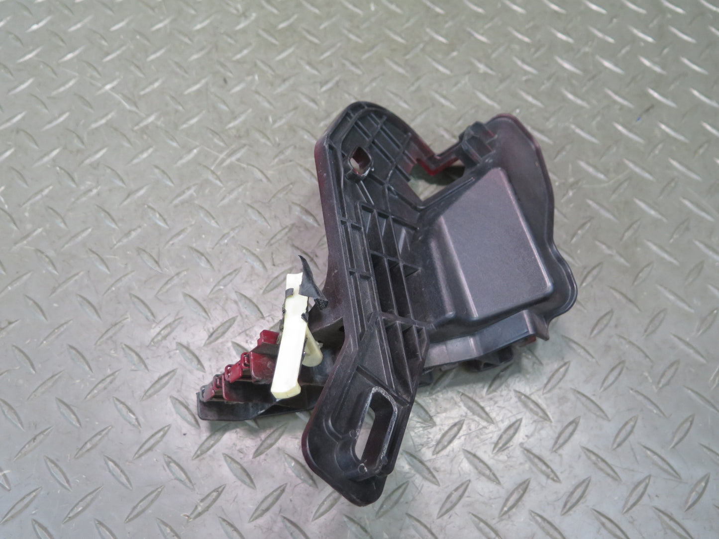 2012-2019 Range Rover Evoque L538 Front Right Fender Support Mount Bracket