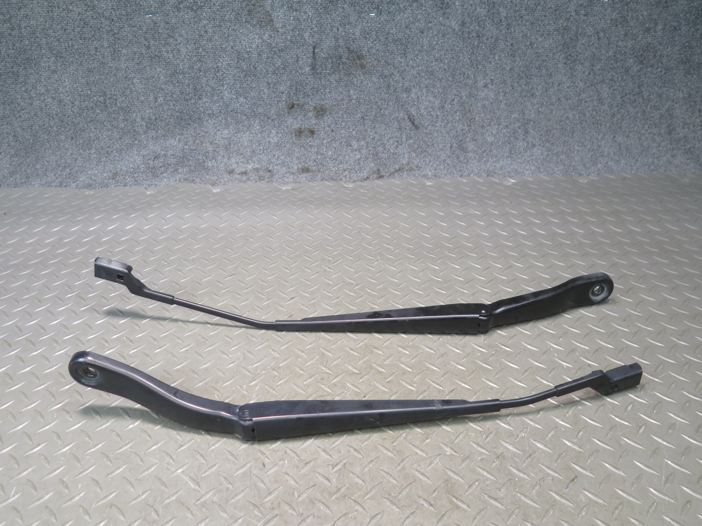 2012-2019 Range Rover Evoque L538 Front Left & Right Wiper Arm Set of 2