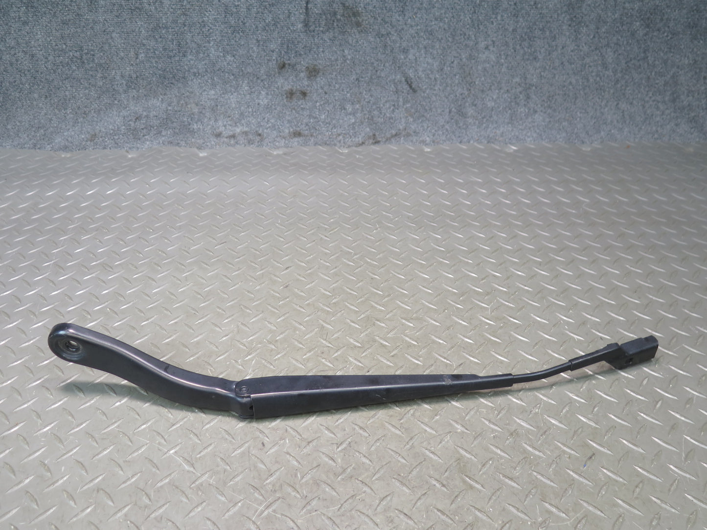 2012-2019 Range Rover Evoque L538 Front Left & Right Wiper Arm Set of 2