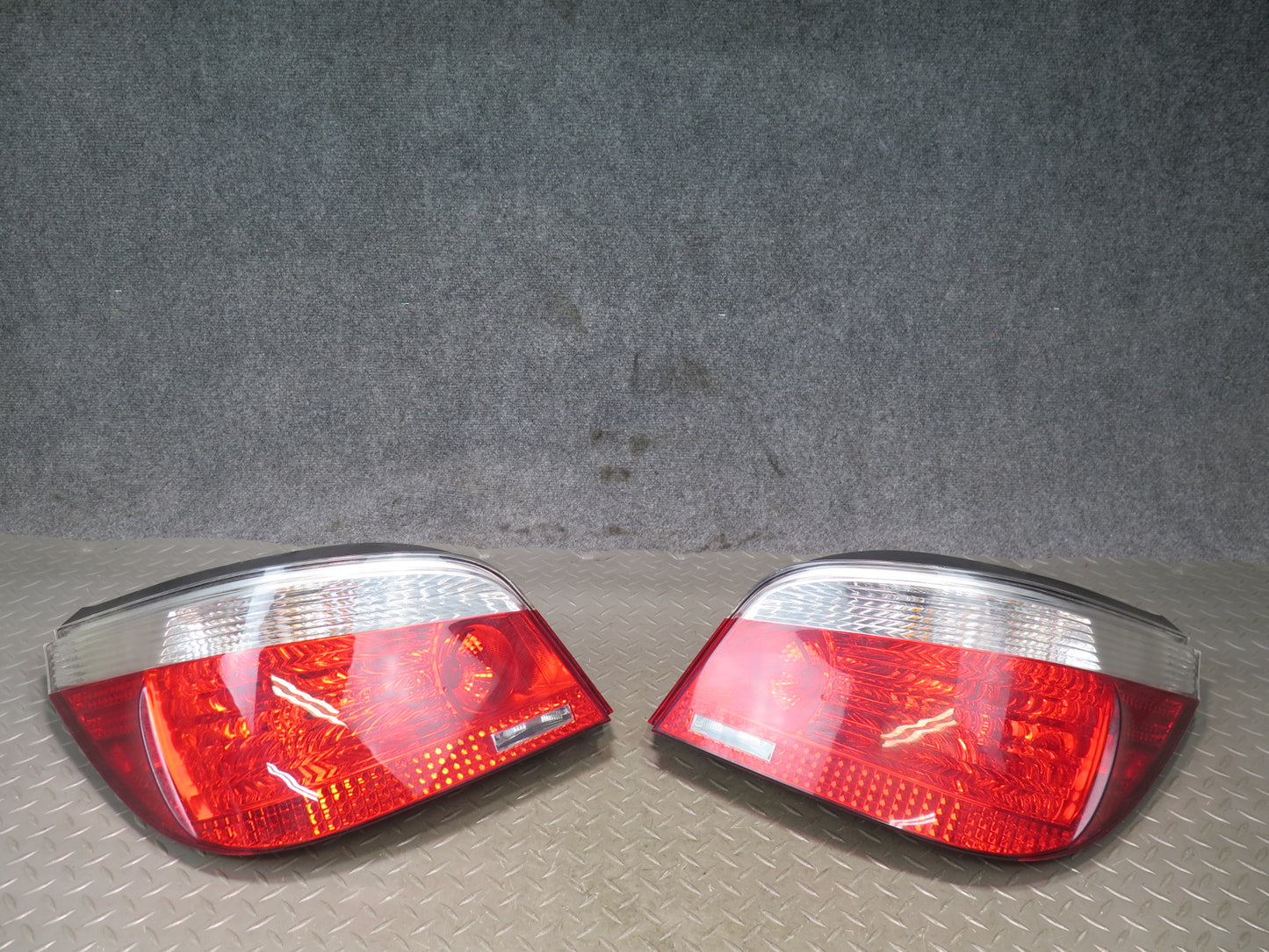 2004-2007 BMW E60 M5 535i Rear Left & Right Tail Light Lamp Set of 2
