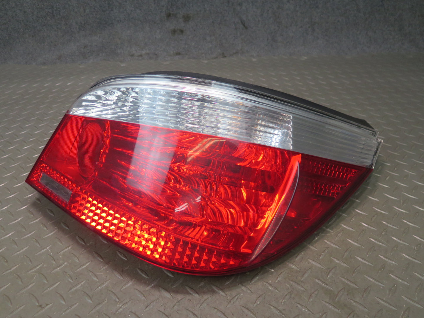 2004-2007 BMW E60 M5 535i Rear Left & Right Tail Light Lamp Set of 2