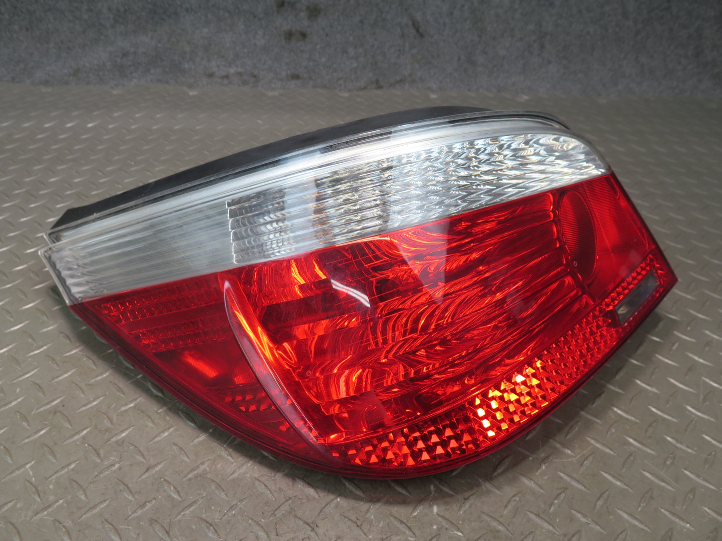 2004-2007 BMW E60 M5 535i Rear Left & Right Tail Light Lamp Set of 2