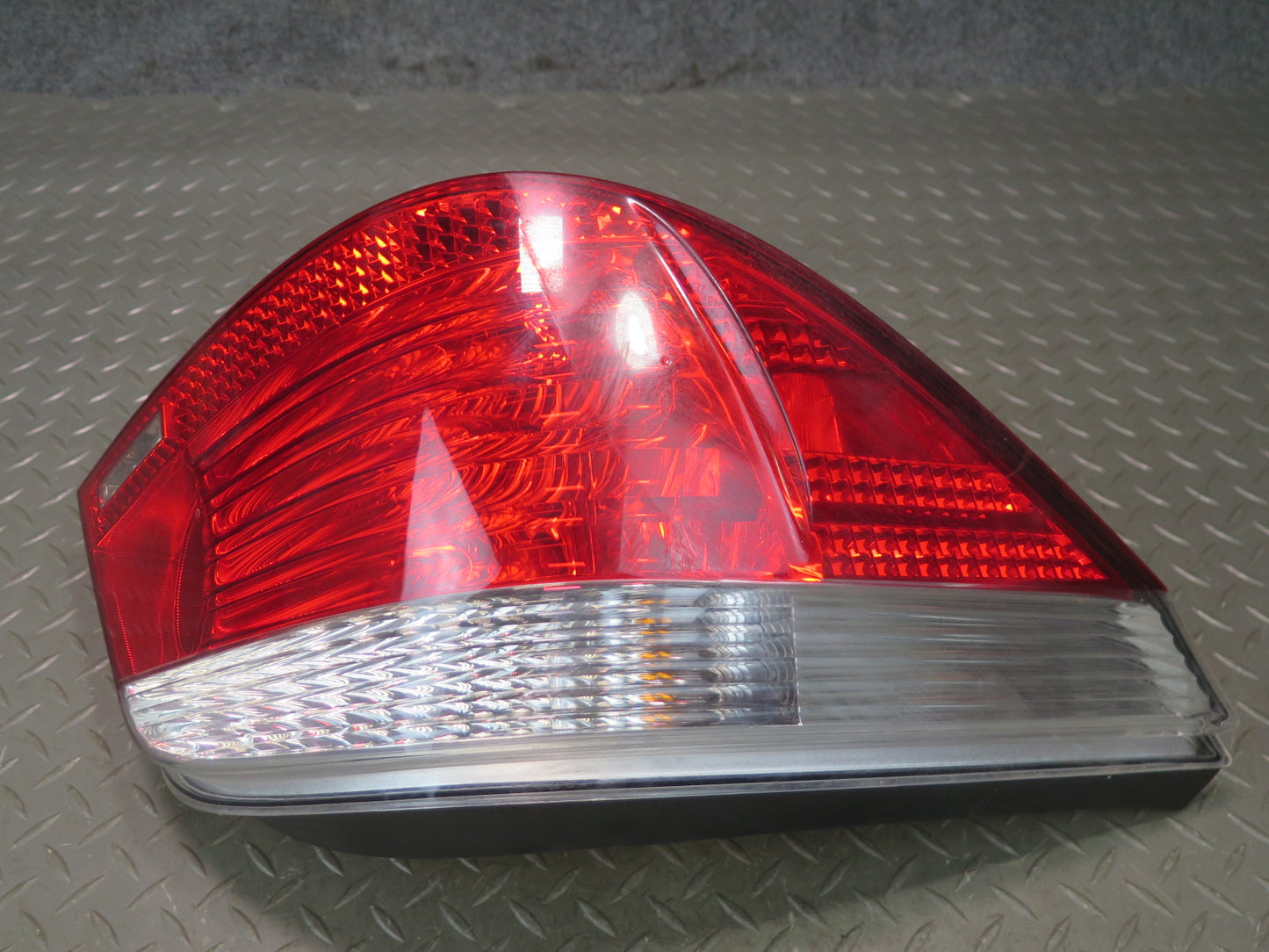 2004-2007 BMW E60 M5 535i Rear Left & Right Tail Light Lamp Set of 2