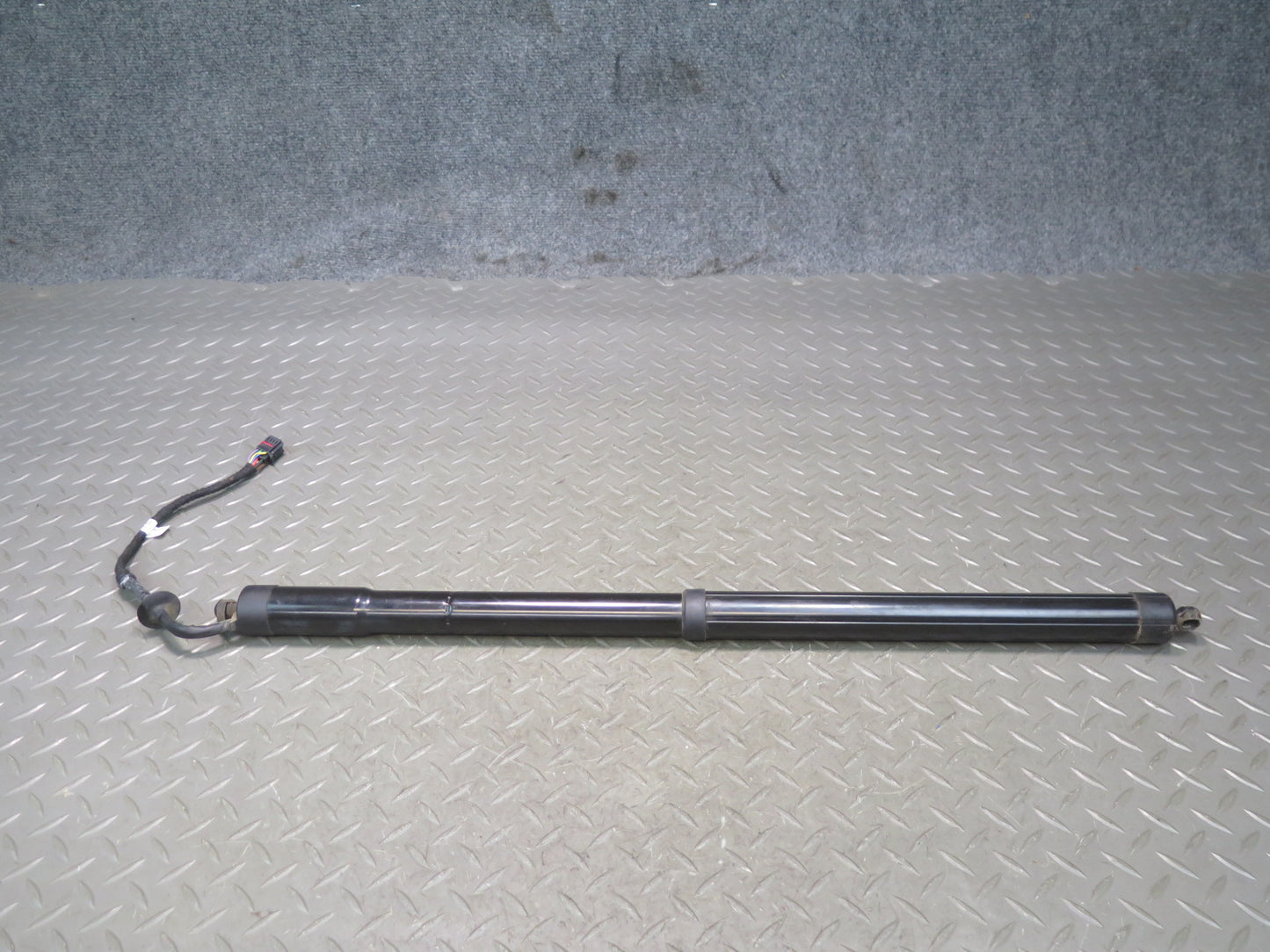 2012-2019 Range Rover Evoque L538 Rear Trunk Lid Shock Strut Support Set of 2