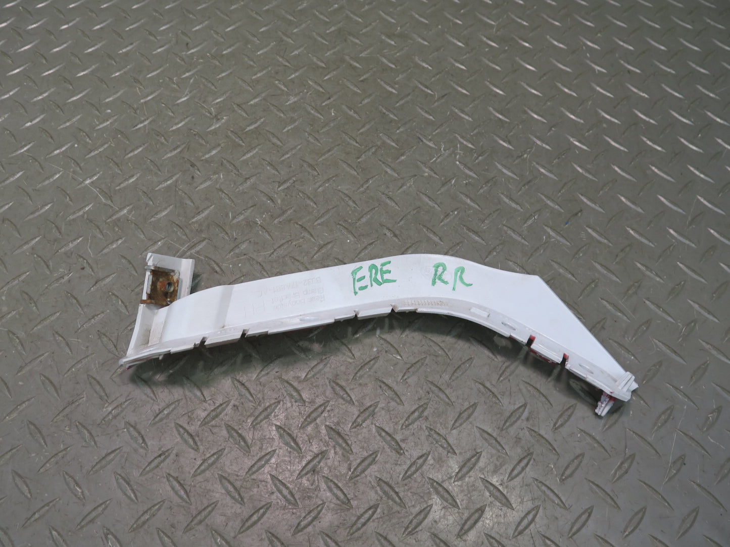 2012-2013 Range Rover Evoque L538 Rear Bumper Tail Light Bracket Support Set