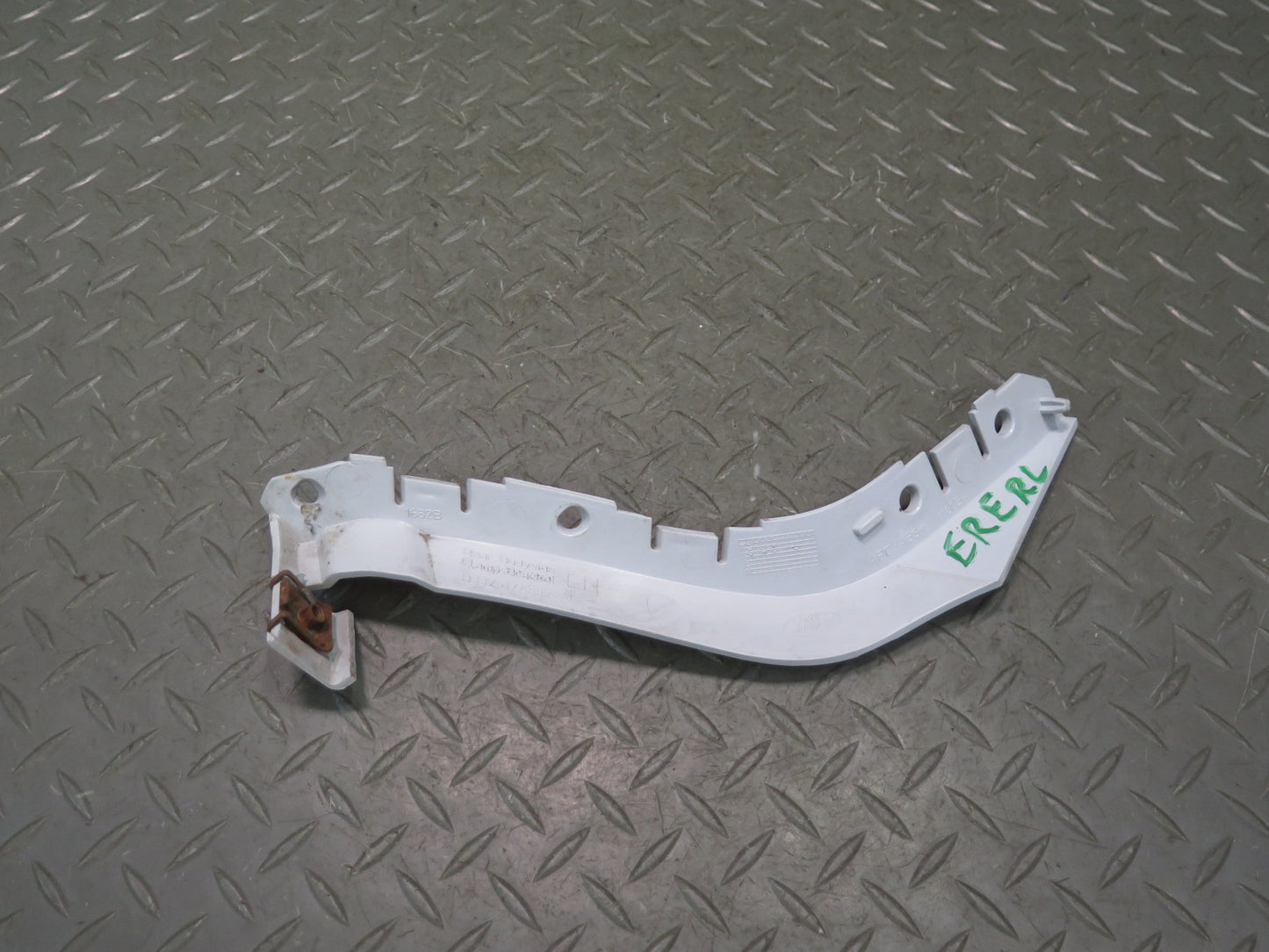 2012-2013 Range Rover Evoque L538 Rear Bumper Tail Light Bracket Support Set