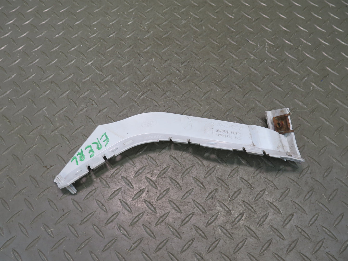 2012-2013 Range Rover Evoque L538 Rear Bumper Tail Light Bracket Support Set