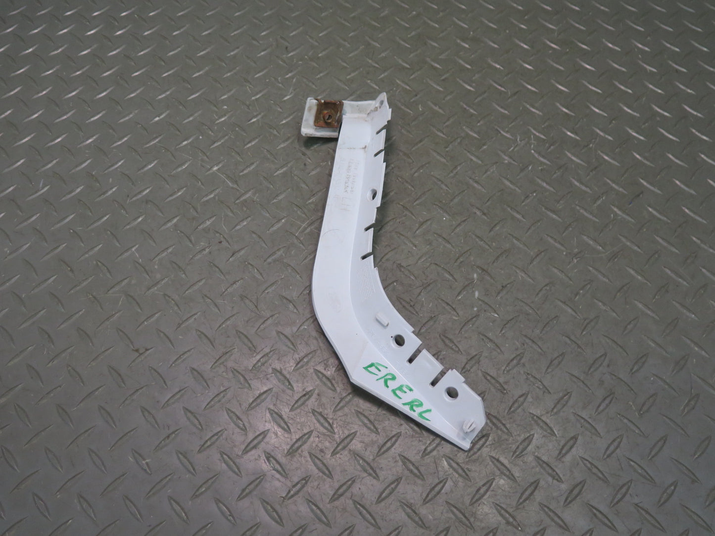 2012-2013 Range Rover Evoque L538 Rear Bumper Tail Light Bracket Support Set