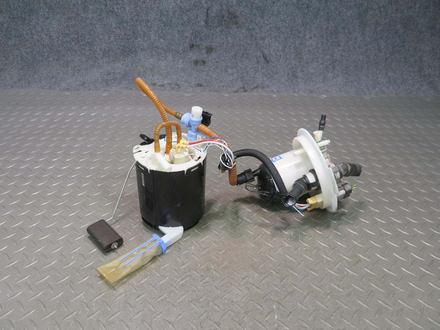 2012-2015 Range Rover Evoque L538 Fuel Pump Level Sensor Assembly