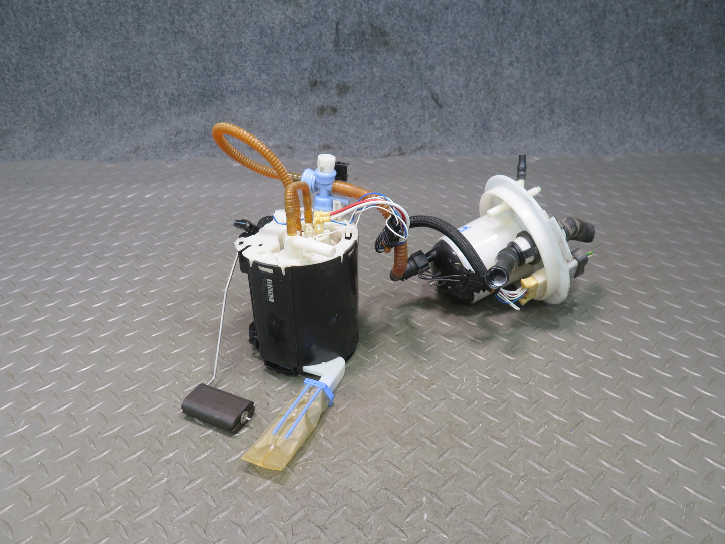 2012-2015 Range Rover Evoque L538 Fuel Pump Level Sensor Assembly