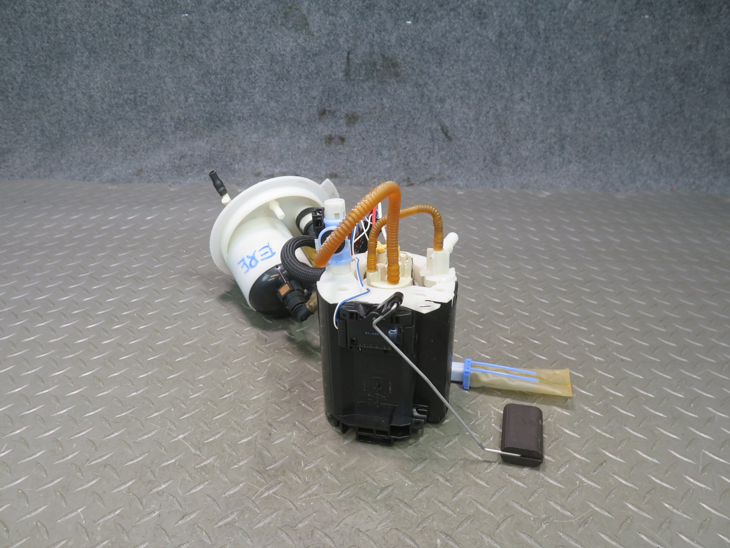 2012-2015 Range Rover Evoque L538 Fuel Pump Level Sensor Assembly