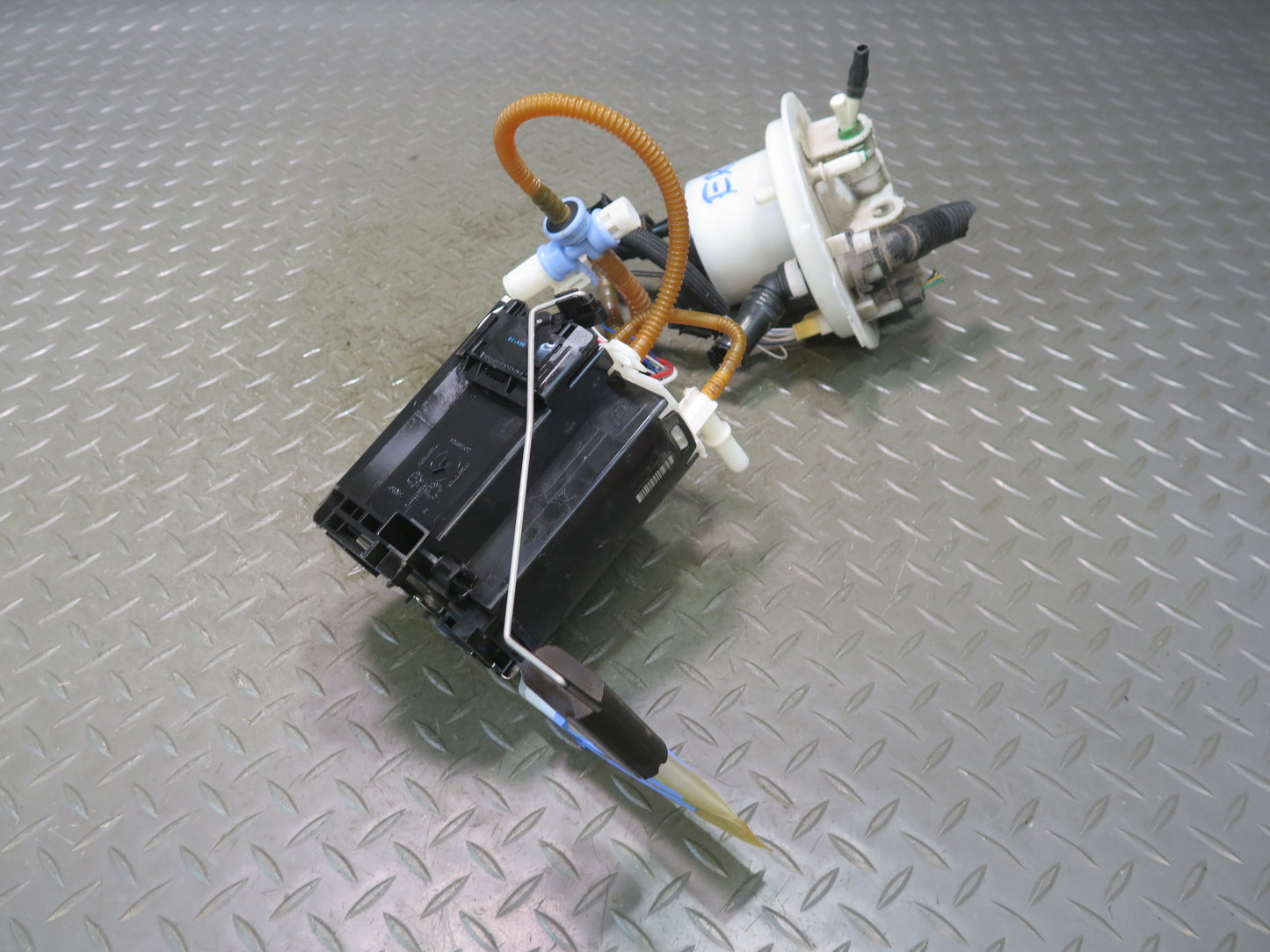 2012-2015 Range Rover Evoque L538 Fuel Pump Level Sensor Assembly