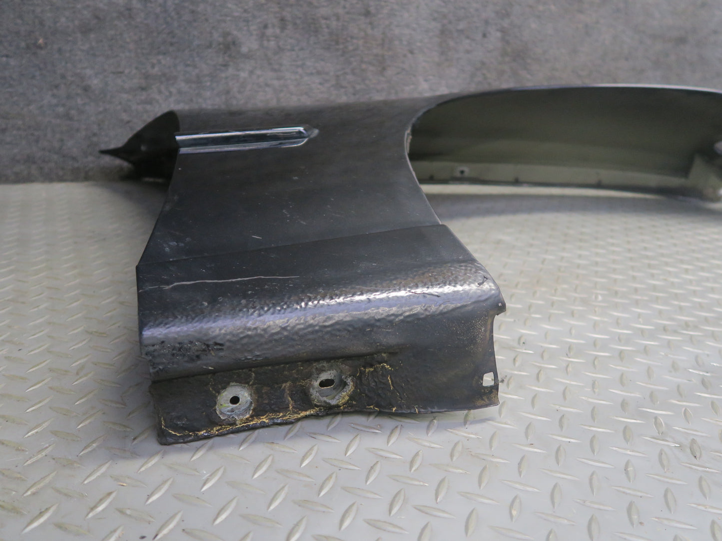 01-05 Lexus JCE10L IS300 Front Right Fender Shell Cover Panel Black OEM
