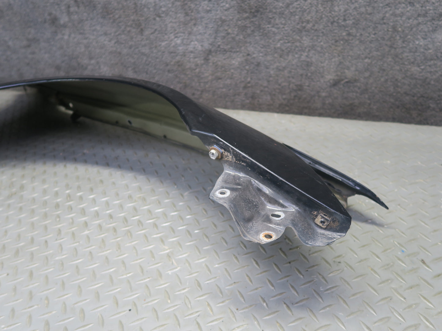 01-05 Lexus JCE10L IS300 Front Right Fender Shell Cover Panel Black OEM