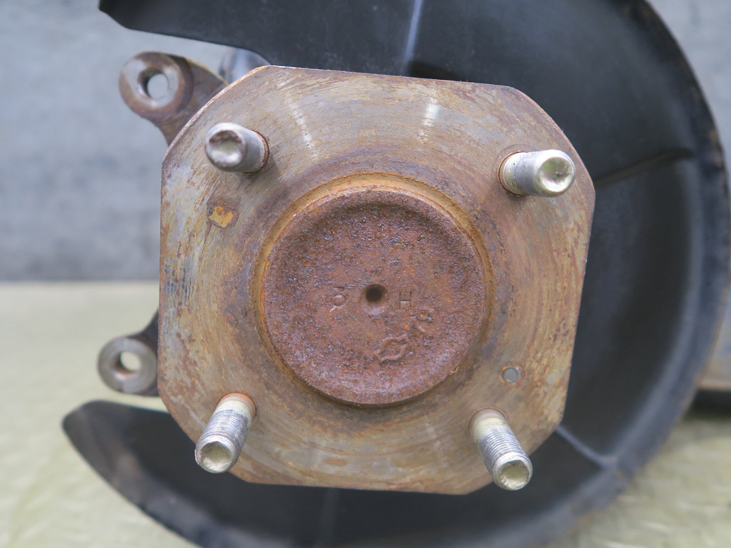 82-83 Datsun 280ZX S130 Turbo 2+0 Rear Right Trailing Arm Hub Spindle 80K OEM