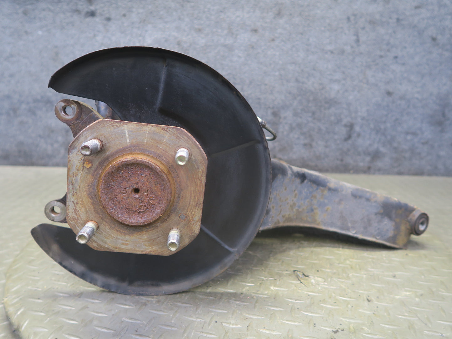 82-83 Datsun 280ZX S130 Turbo 2+0 Rear Right Trailing Arm Hub Spindle 80K OEM