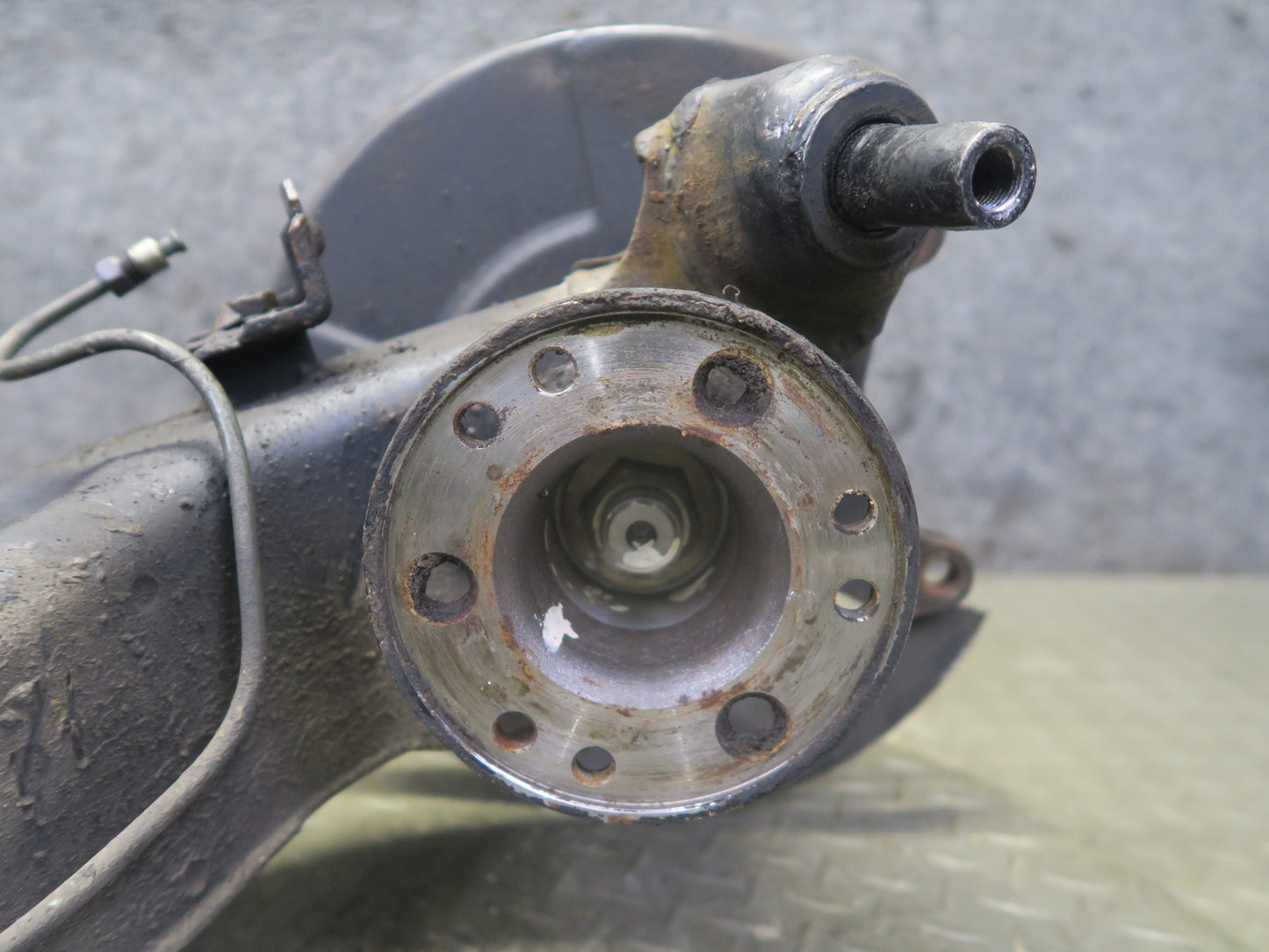 82-83 Datsun 280ZX S130 Turbo 2+0 Rear Right Trailing Arm Hub Spindle 80K OEM