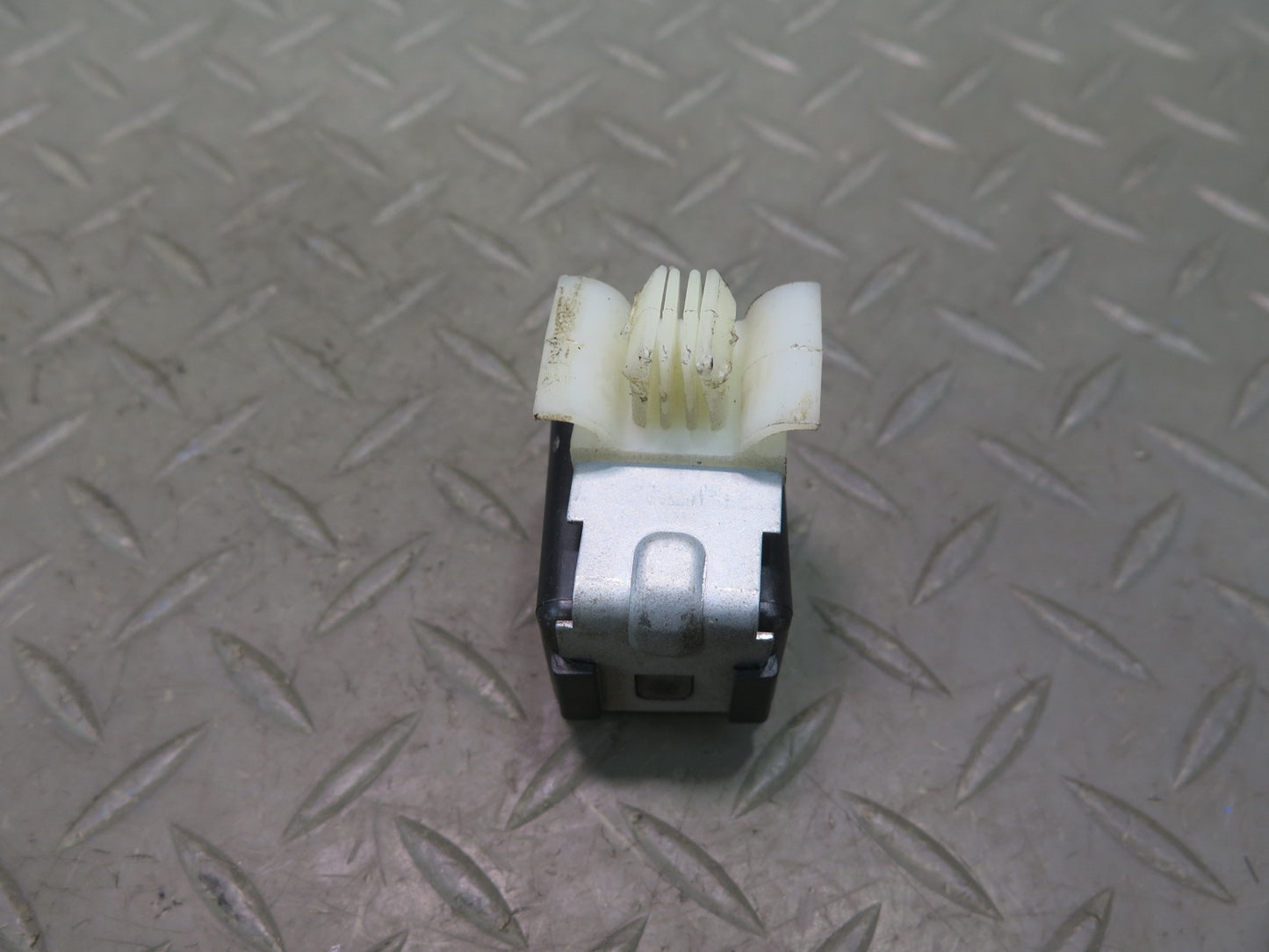 79-83 Datsun 280ZX S130 Turn Signal Flasher Relay OEM