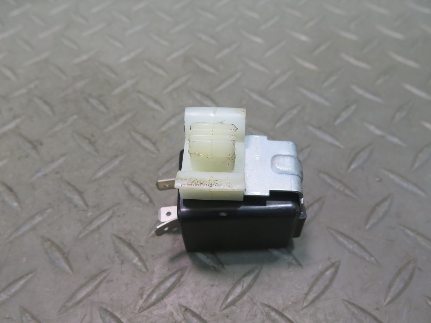 79-83 Datsun 280ZX S130 Turn Signal Flasher Relay OEM