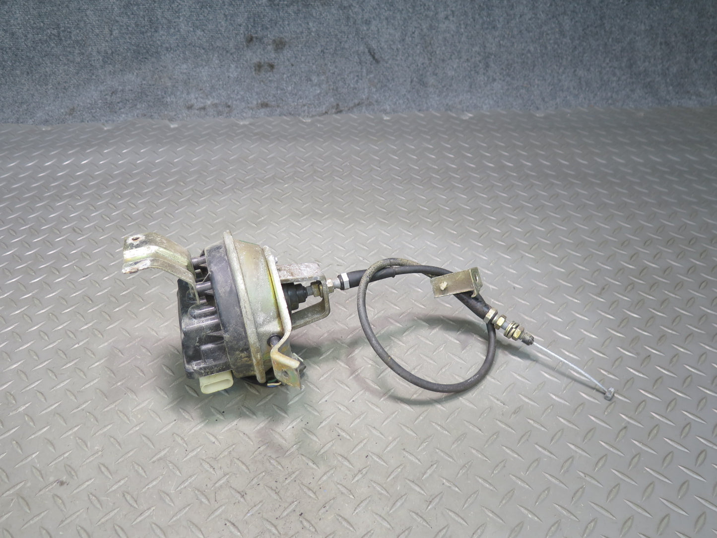 1983 Datsun 280ZX S130 Turbo Cruise Control Servo w Cable Assembly OEM