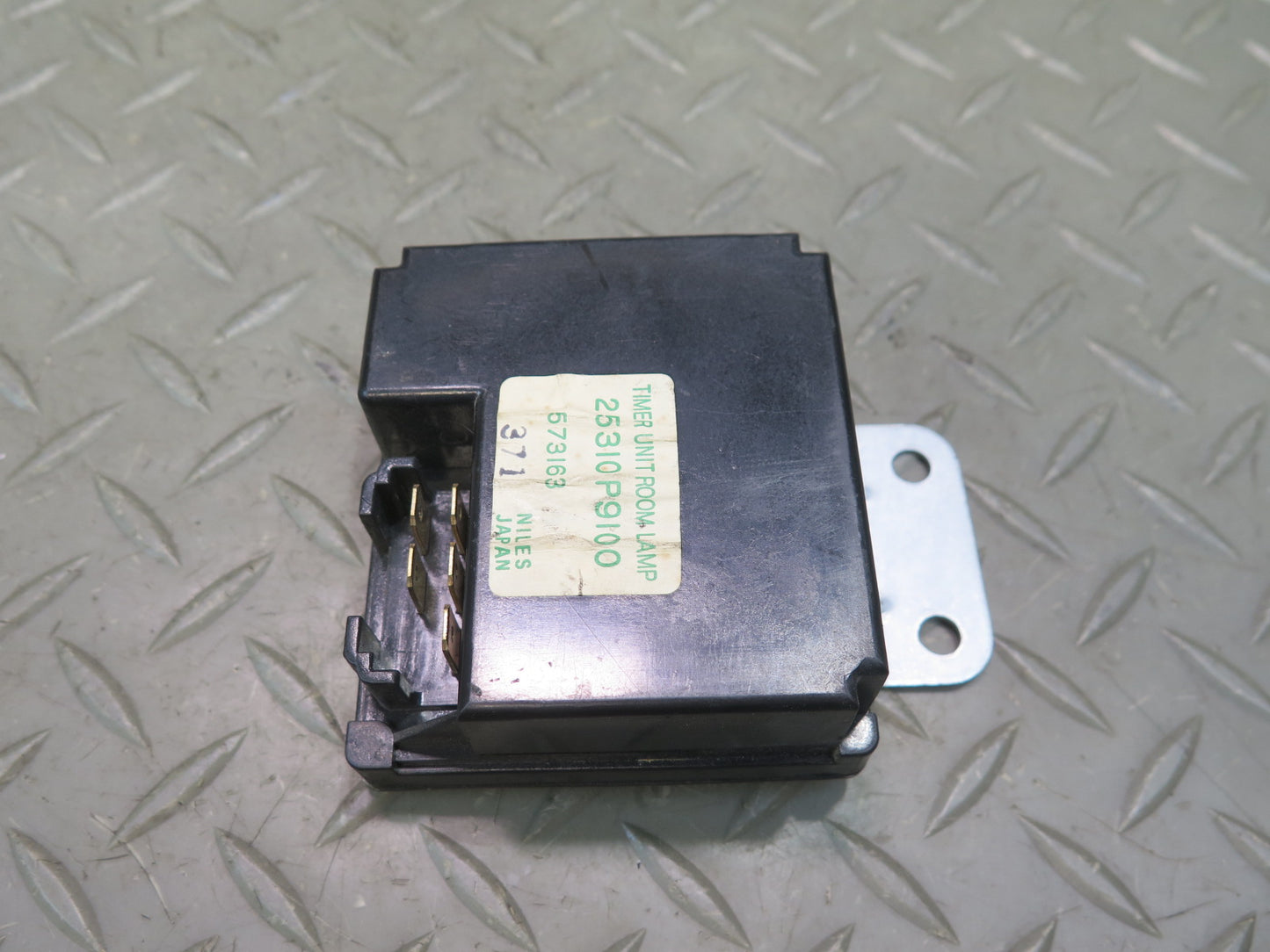 81-83 Datsun Nissan 280ZX S130 Timer Unit Room Lamp 25310-P9100 OEM