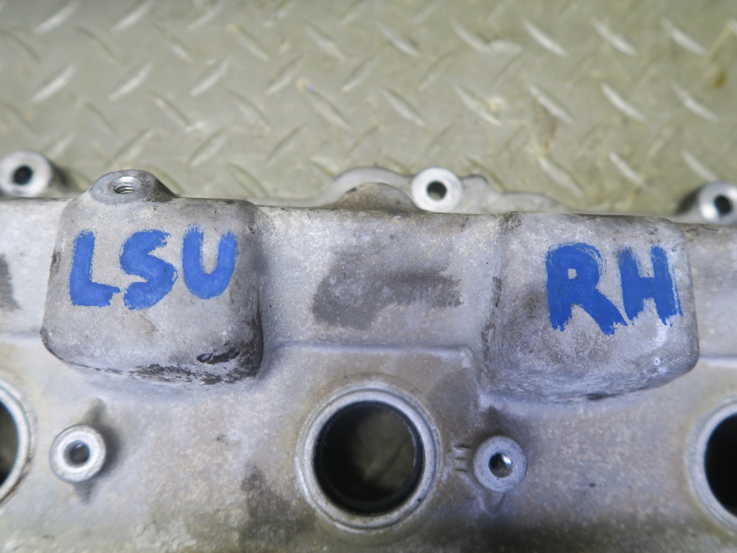 98-00 Lexus LS400 SC400 1UZFE 4.0L Right Engine Cylinder Cover w Bolts OEM