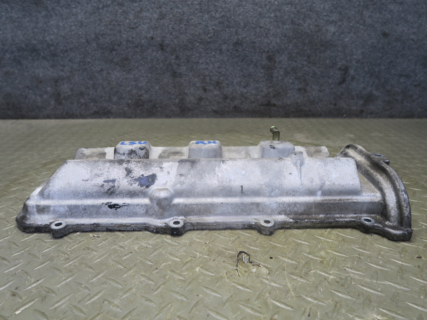 98-00 Lexus LS400 SC400 1UZFE 4.0L Right Engine Cylinder Cover w Bolts OEM