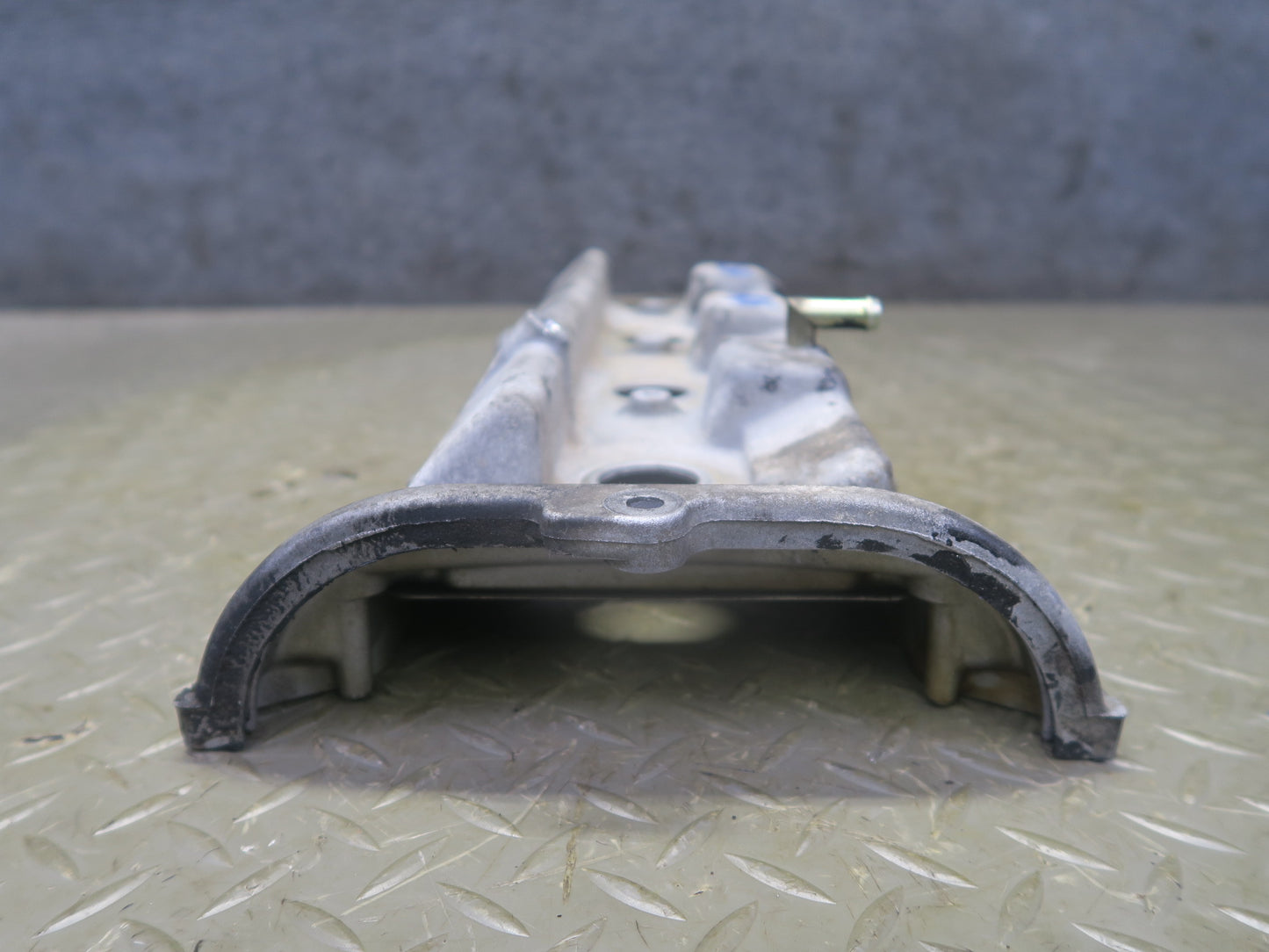 98-00 Lexus LS400 SC400 1UZFE 4.0L Right Engine Cylinder Cover w Bolts OEM