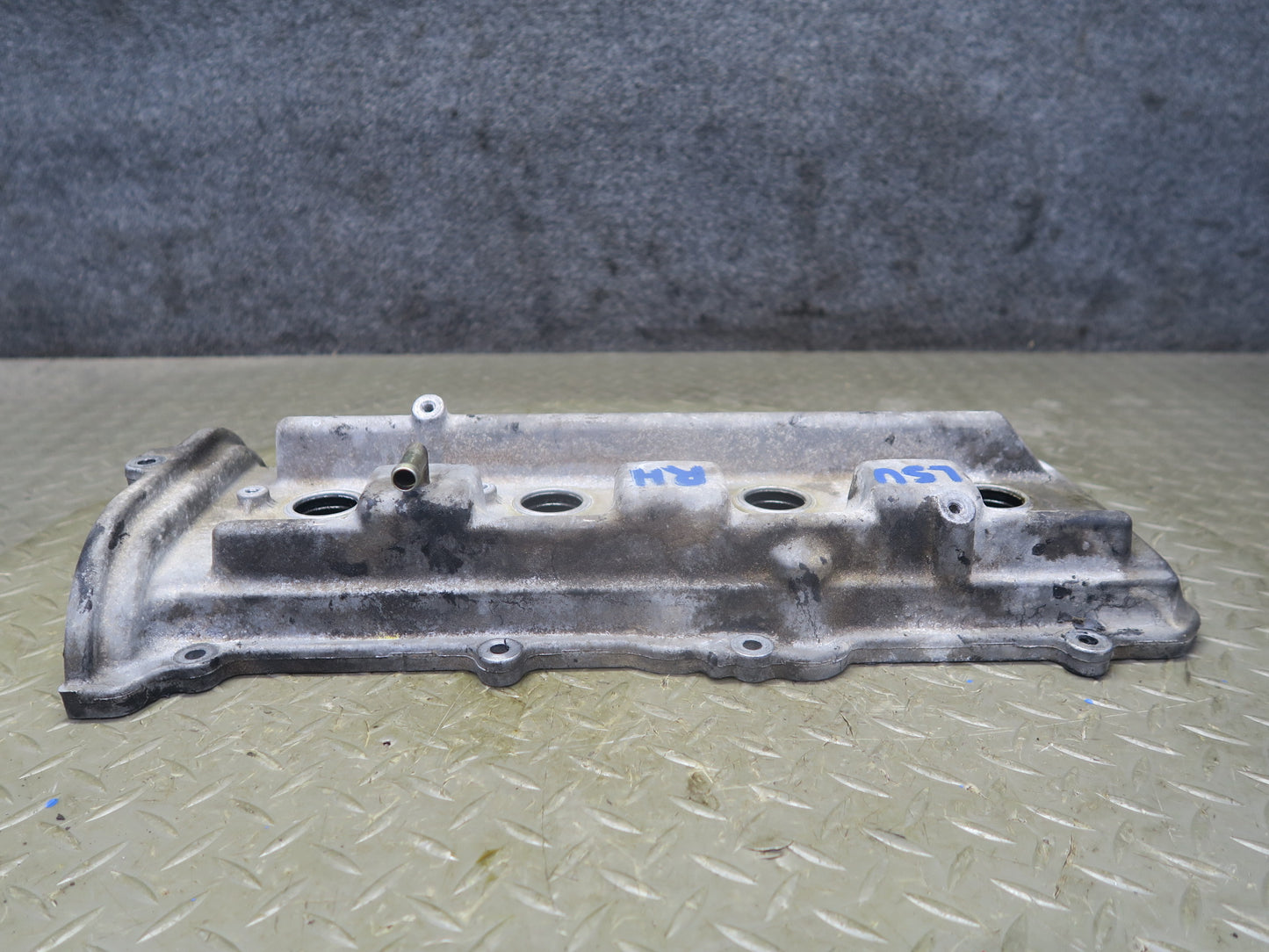 98-00 Lexus LS400 SC400 1UZFE 4.0L Right Engine Cylinder Cover w Bolts OEM