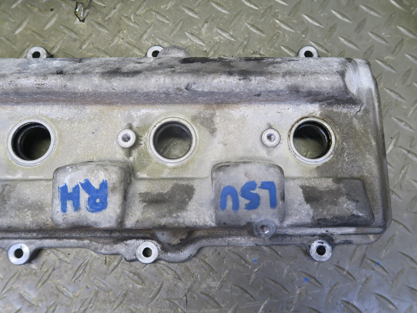 98-00 Lexus LS400 SC400 1UZFE 4.0L Right Engine Cylinder Cover w Bolts OEM