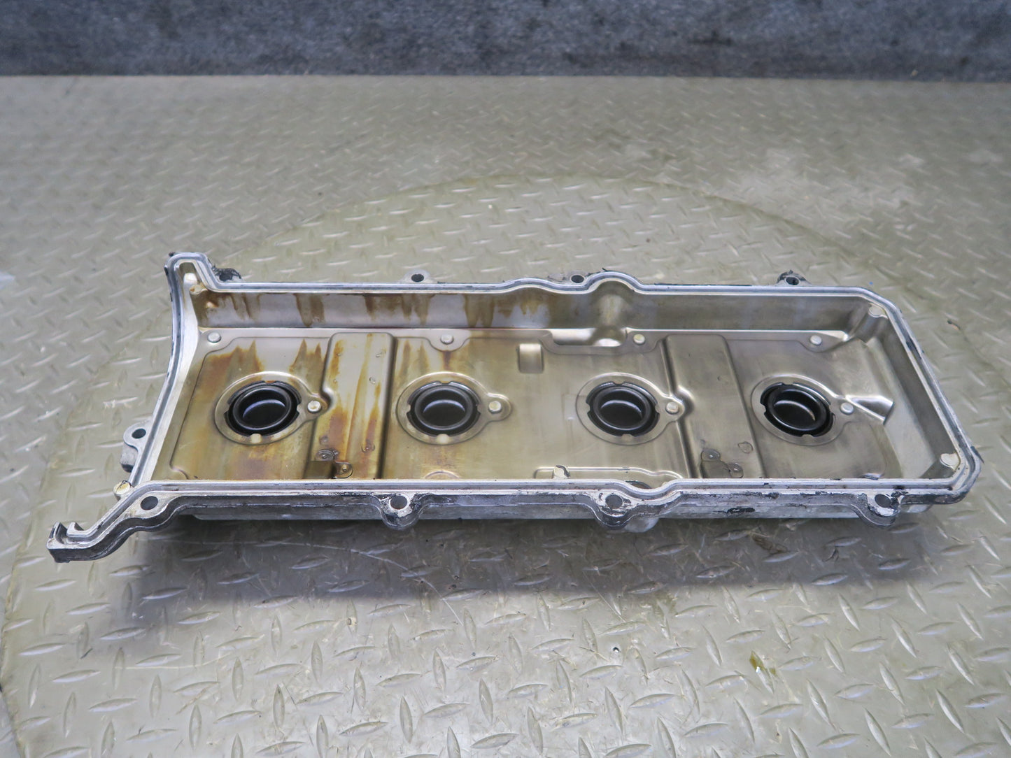 98-00 Lexus LS400 SC400 1UZFE 4.0L Right Engine Cylinder Cover w Bolts OEM